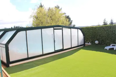 Jardin de l'établissement Auberge La Tomette, The Originals Relais