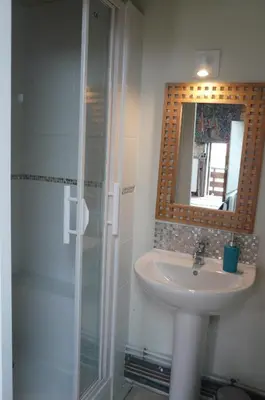 Salle de bains dans l'établissement le Petit Papillon