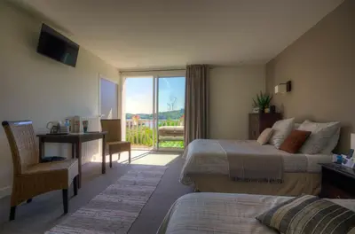Un ou plusieurs lits dans un hébergement de l'établissement Logis Hotel du Lac