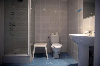 Salle de bains dans l'établissement Les Ambassadeurs hôtel 3 Etoiles nouvelles chambres 2026 logis hôtel