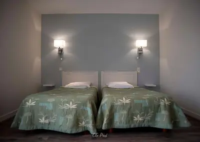 Un ou plusieurs lits dans un hébergement de l'établissement Les Ambassadeurs hôtel 3 Etoiles nouvelles chambres 2026 logis hôtel