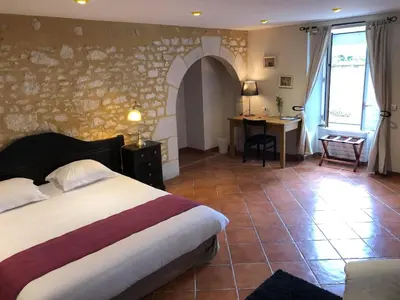 Un ou plusieurs lits dans un hébergement de l'établissement Logis Hotel Grangier