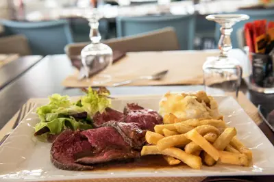 Nourriture dans l'hôtel ou à proximité