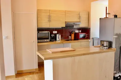 Cuisine ou kitchenette dans l'établissement Un Joli Pied a Terre