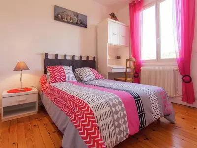 Un ou plusieurs lits dans un hébergement de l'établissement Cozy Garden Retreat Malemort