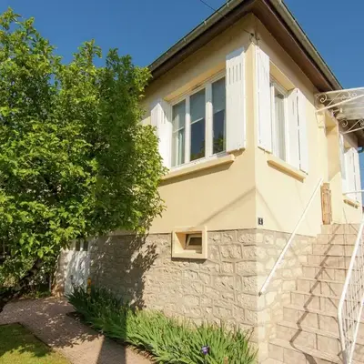 Cozy Garden Retreat Malemort