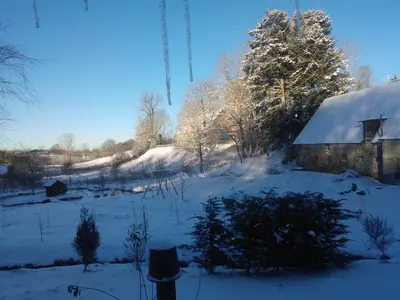 L'établissement Le Chalet de Chameil en hiver