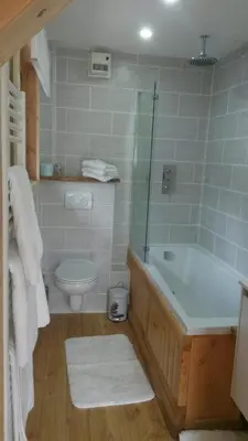Salle de bains dans l'établissement Le Chalet de Chameil
