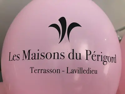Certificat, récompense, panneau ou autre document affiché dans l'établissement Les Maisons du Périgord