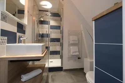 Salle de bains dans l'établissement Logis Hotel Le Relais du Teulet