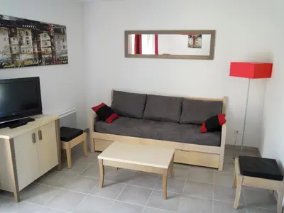 Télévision ou salle de divertissement dans l'établissement Lagrange Vacances Les Bastides de Lascaux