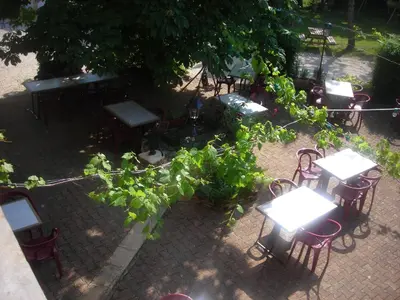 Jardin de l'établissement Hôtel Chastrusse