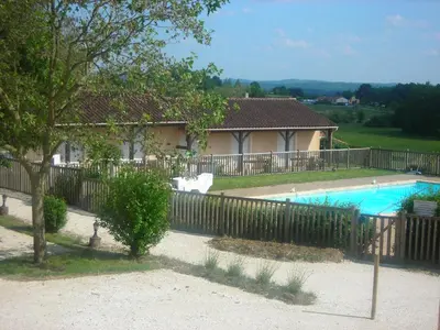 Piscine de l'établissement Hôtel Chastrusse ou située à proximité
