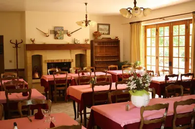Restaurant ou autre lieu de restauration dans l'établissement Hôtel Chastrusse