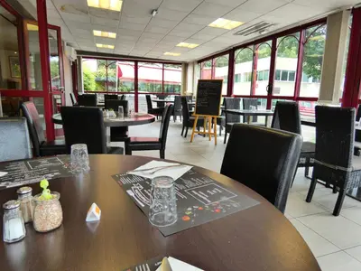 Restaurant ou autre lieu de restauration dans l'établissement Hôtel du Parc Limoges & Restaurant 