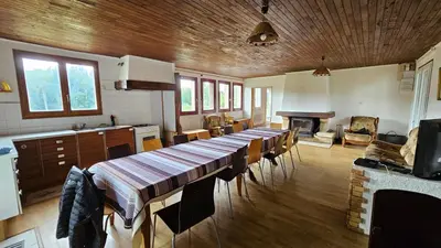 Coin salon dans l'établissement Maison de 7 chambres a Eyrein avec jardin amenage et WiFi