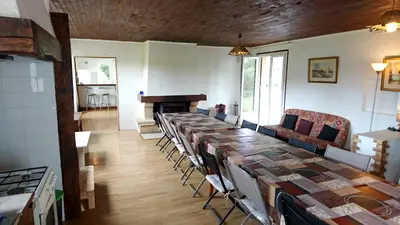 Coin salon dans l'établissement Maison de 7 chambres a Eyrein avec jardin amenage et WiFi