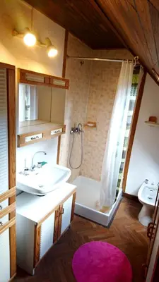 Salle de bains dans l'établissement Maison de 7 chambres a Eyrein avec jardin amenage et WiFi