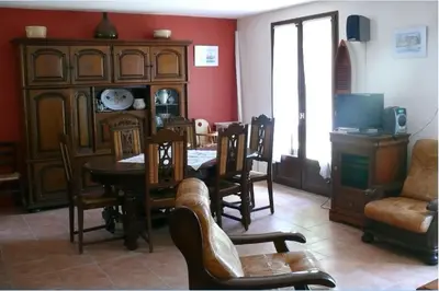 Télévision ou salle de divertissement dans l'établissement Maison Bord Du Lac