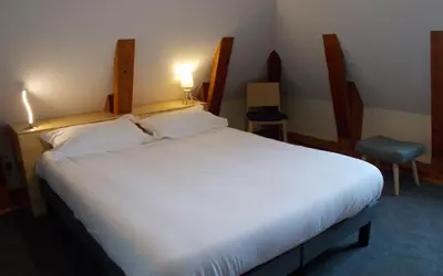 Un ou plusieurs lits dans un hébergement de l'établissement Logis Hotel De La Poste