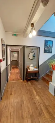 Télévision ou salle de divertissement dans l'établissement Auberge de la Tradition