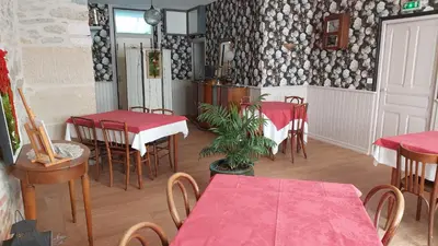 Restaurant ou autre lieu de restauration dans l'établissement Auberge de la Tradition