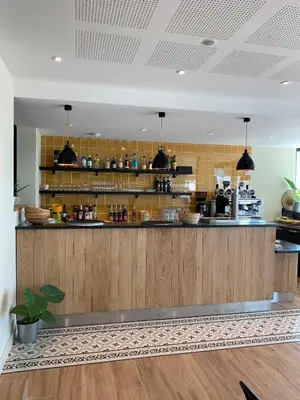 Cuisine ou kitchenette dans l'établissement Logis Hôtels - Le Bellaroc - Hôtel 2 étoiles et Restaurant