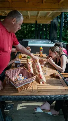 Clients de l'établissement Le Village des Monédières