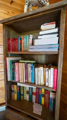 Bibliothèque dans le village vacances
