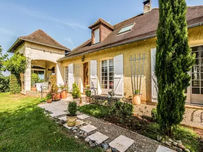 Jardin de l'établissement Villa with Pool in Corrèze