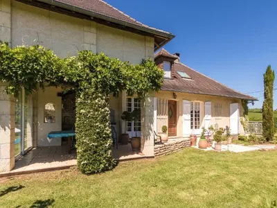Jardin de l'établissement Villa with Pool in Corrèze