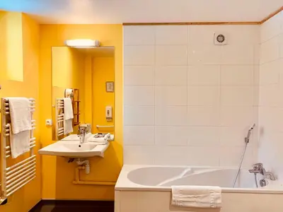 Salle de bains dans l'établissement Hotel Restaurant Le Clos