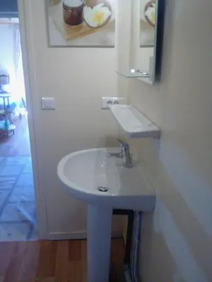 Salle de bains dans l'établissement Vacances au pied des Monts du Cantal