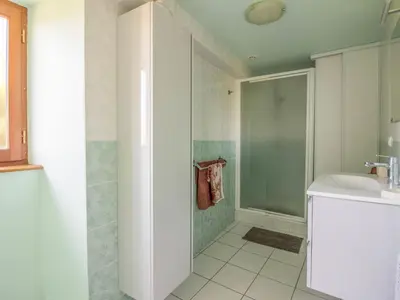Salle de bains dans l'établissement Holiday Home La Salesse by Interhome