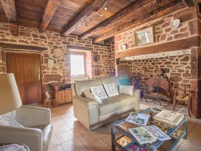 Coin salon dans l'établissement Holiday Home La Salesse by Interhome