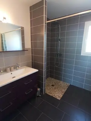 Salle de bains dans l'établissement La Mirabelle 85m2 comfort et très jolie vue