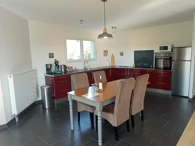 Cuisine ou kitchenette dans l'établissement La Mirabelle 85m2 comfort et très jolie vue