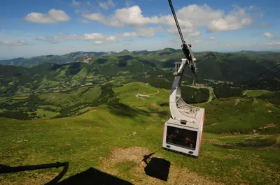 Vue générale sur la montagne ou vue sur la montagne depuis l'hôtel