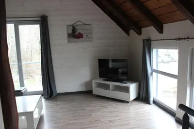 Télévision ou salle de divertissement dans l'établissement Gîte très lumineux