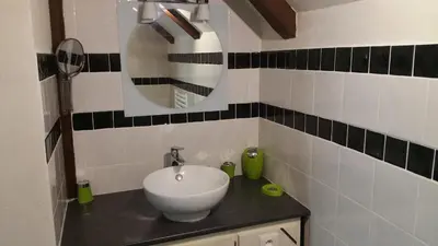Salle de bains dans l'établissement Gîte très lumineux