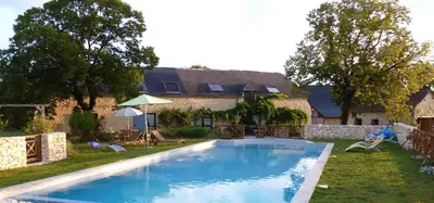 Piscine de l'établissement Cabanes hobbit et Figuiers ou située à proximité