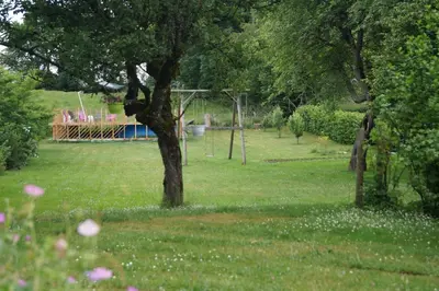 Jardin de l'établissement Gîte de 15 places en chambre de 2, 4, 5 personnes