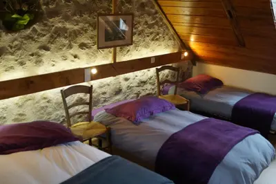 Un ou plusieurs lits dans un hébergement de l'établissement Gîte de 15 places en chambre de 2, 4, 5 personnes
