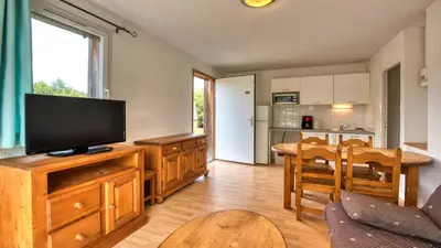 Cuisine ou kitchenette dans l'établissement Vacancéole - Residence le Domaine du Bosquet