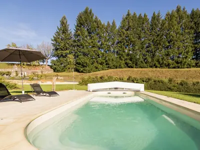 Piscine de l'établissement Poolside Luxury Villa in Montignac ou située à proximité
