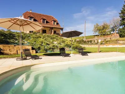 Piscine de l'établissement Poolside Luxury Villa in Montignac ou située à proximité