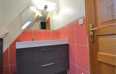 Salle de bains dans l'établissement 2 Bedroom Nice Home In Aubas