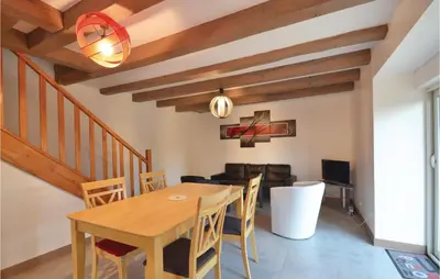 Coin salon dans l'établissement 2 Bedroom Nice Home In Aubas