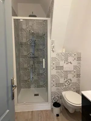 Salle de bains dans l'établissement La bourboule Appartement
