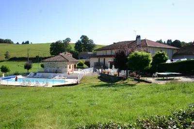 Piscine de l'établissement Le Ranfort Chambres d'Hôtes ou située à proximité